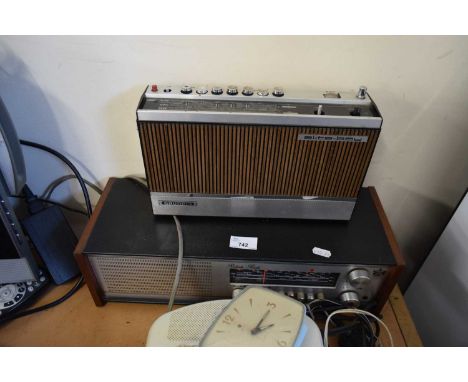 VINTAGE ROBERTS RADIO AND A VINTAGE GRUNDIG RADIO