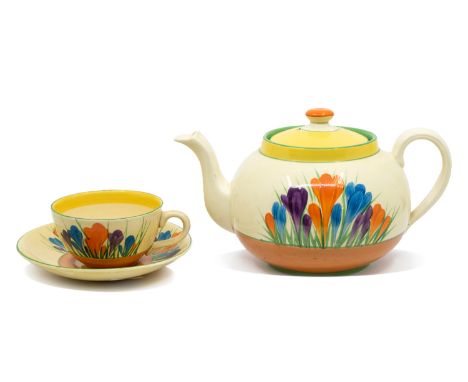 A Clarice Cliff 'Crocus' patterned teapot, marked A.J, Wilkinson Ltd, Royal Staffordshire to underside, approx. 12.8cm high, 