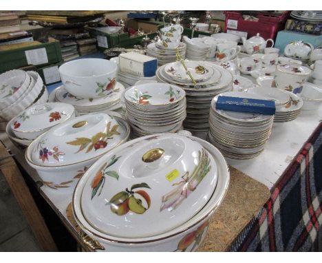 A large collection of Royal Worcester Evesham pattern china