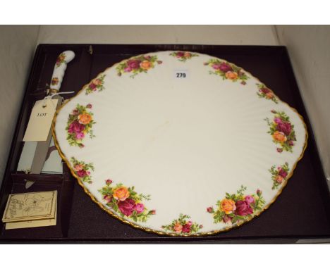 A Royal Albert Old Country Roses cake plate with matching ceramic handled knife in original presentation box.