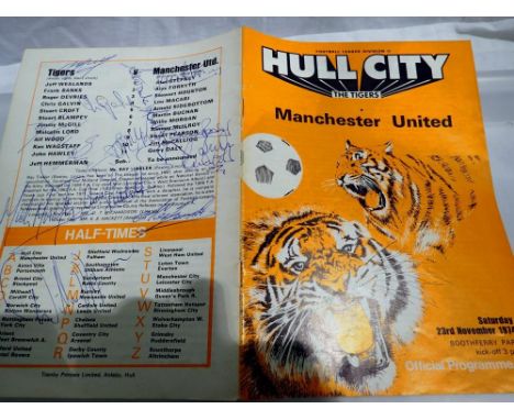 1974 Manchester United signed programme (Wolves away), signatures include Alex Stepney, Arnold Sidebottom, Willie Morgan and 
