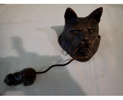 Cast iron cat and mouse door knocker, H: 25cm. UK P&amp;P Group 1 (£16+VAT for the first lot and £2+VAT for subsequent lots) 