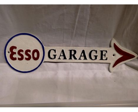 Cast iron Esso garage arrow sign, W: 40 cm. UK P&amp;P Group 1 (£16+VAT for the first lot and £2+VAT for subsequent lots) 