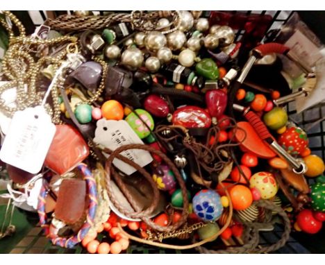 Quantity of mixed costume jewellery mainly necklaces. UK P&amp;P Group 1 (£16+VAT for the first lot and £2+VAT for subsequent