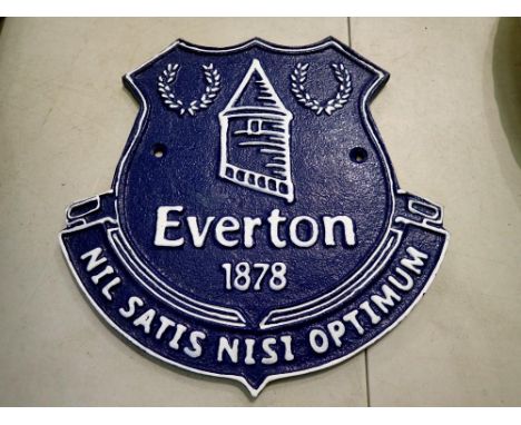 Cast iron Everton FC plaque, D: 25 cm. UK P&amp;P Group 1 (£16+VAT for the first lot and £2+VAT for subsequent lots) 