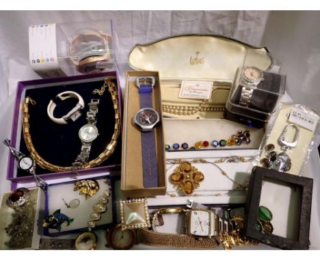 Quantity of boxed jewellery and ladies wristwatches including a I-Touch Curve smartwatch. UK P&amp;P Group 2 (£20+VAT for the