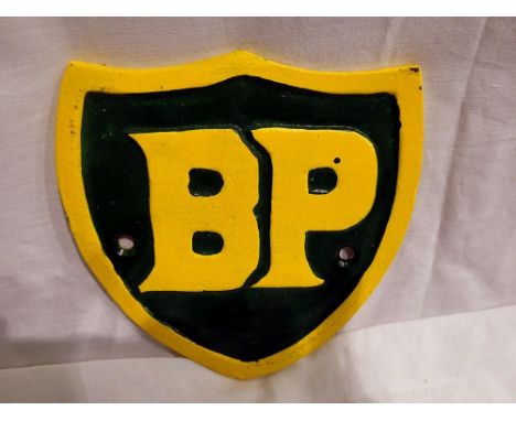Cast iron BP Shield plaque, W: 15 cm. UK P&amp;P Group 1 (£16+VAT for the first lot and £2+VAT for subsequent lots) 