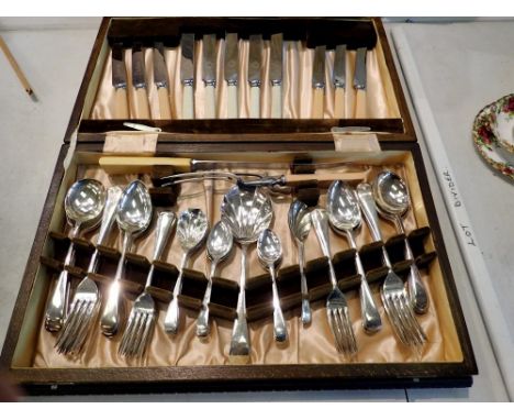 Oak cased canteen of mixed cutlery. Not available for in-house P&amp;P 