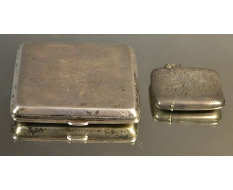 A George V silver cigarette case, Birmingham 1912; a silver vesta case, Birmingham 1913 (2)