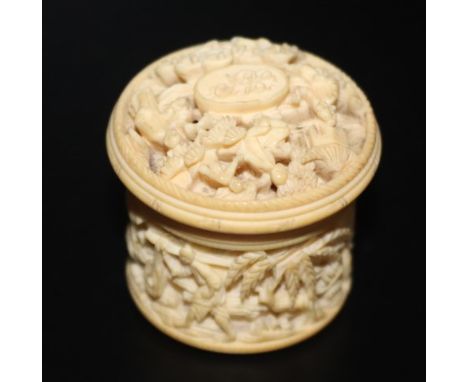 Rare Early 19thC Cantonese Ivory Ladies Lidded Rouge Pot, Finely Carved To The Lid With Chinese Figures Amongst Foliage With 