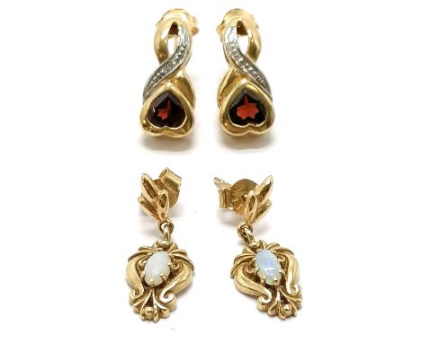 2 pairs of 9ct hallmarked gold earrings ~ opal &amp; garnet / diamond set ~ total weight 4.1g 