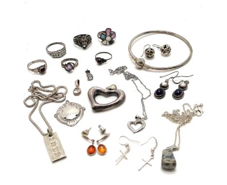 Qty of silver jewellery inc Pandora bangle, amethyst cabochon earrings, amber earrings, stone set rings ingot pendant on 40cm
