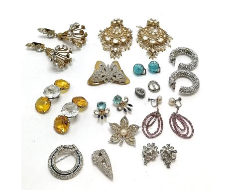 Qty of vintage costume jewellery inc large clip-on earrings (8cm drop), pair of French decorations, butterfly brooch etc 