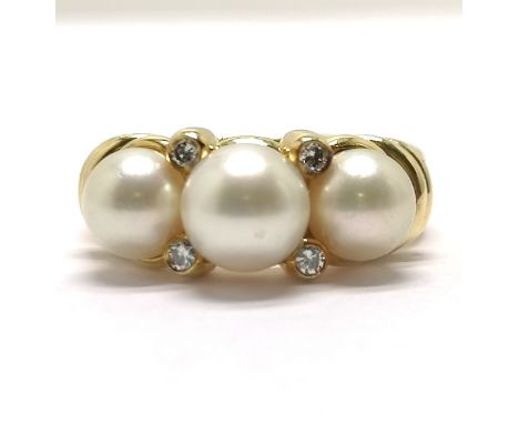 18ct hallmarked gold pearl (3) &amp; diamond (4) set ring with triple band shank - size O½ &amp; 9.5g total weight 