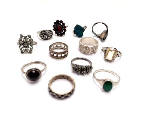 12 x rings - 6 silver marked (inc Celtic band), 5 unmarked silver (inc antique garnet &amp; opal (a/f)) &amp; 9ct and silver 