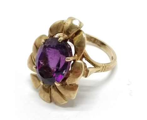 9ct hallmarked gold amethyst stone set flower design ring - size K½ &amp; 7g total weight 