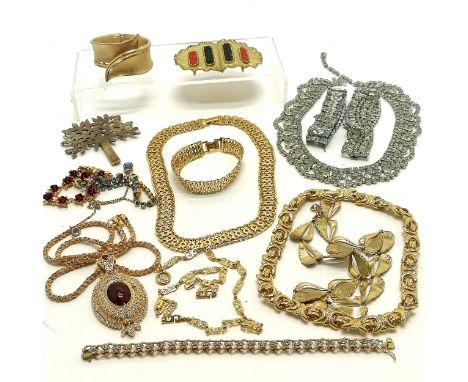 Qty of costume jewellery inc unusual tree brooch with pearl detail, Krementz gold tone necklace + white stone set bracelet, M