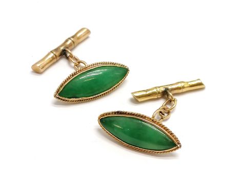 Oriental gold marked jade cufflinks with bamboo detail - 2.5cm across &amp; total weight 6.5g 
