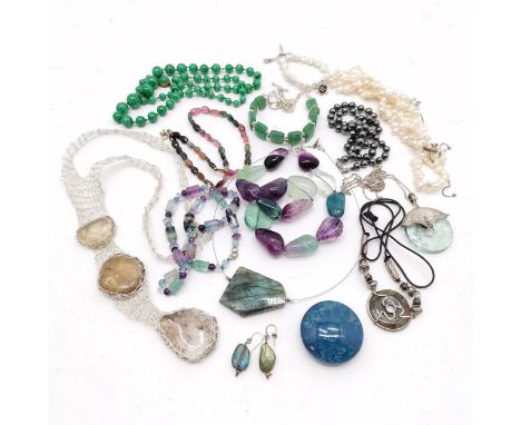 Qty of hardstone / pearl necklaces inc 1 with 9ct hallmarked clasp (40cm), silver stone pendant set with amethyst on a silver