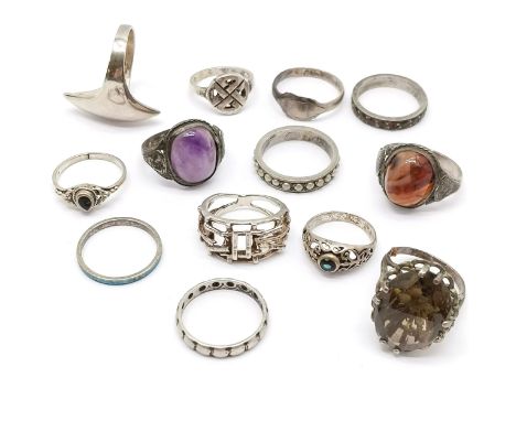 13 x silver rings (some unmarked) inc enamel, garnet eternity, pearl eternity (a/f) etc - total weight (lot) 40g 
