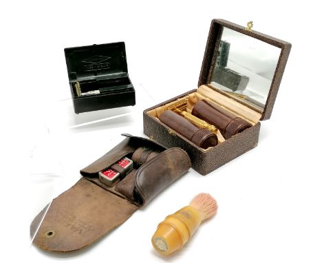 Original 1920's Gillette boxed razor set (13cm x 11cm x 5.5cm) t/w green bakelite Gillette boxed set, Valet travel set  etc 