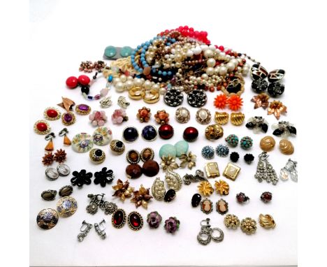 Qty of costume jewellery inc clip-on earrings &amp; vintage bead necklaces 