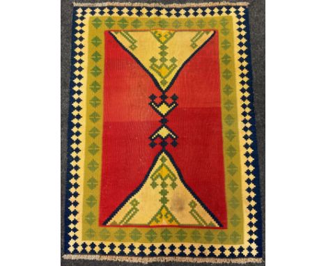 A South-west Persian Qashgai Kilim rug / carpet, 140cm x 105cm. 