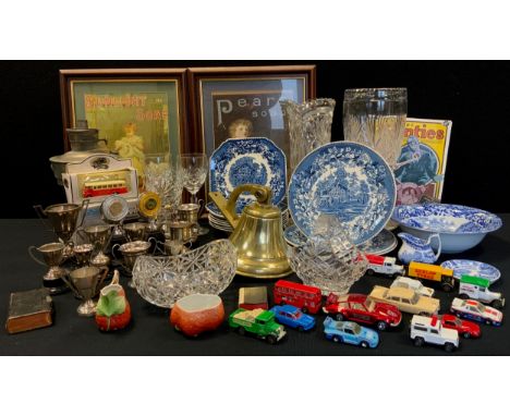 Ceramics and glass - Cut glass; large vase, basket vase, wineglasses, etc; Copeland Spode Italian, Cast horse sailors bell; e