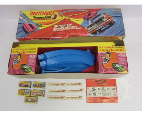 A boxed Matchbox Superfast Track Set 800 Twin Power Boost Racing Circuit with Rattlesnake Bends, missing one set of Rattlesna