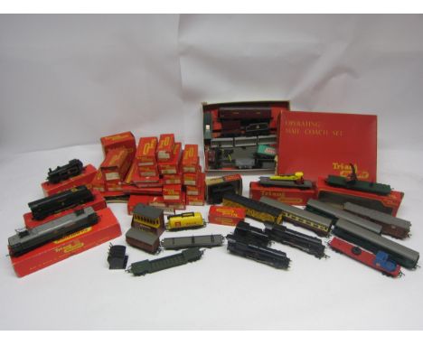 A collection of boxed, loose and playworn Triang 00 gauge model railway locomotives, rolling stock and accessories including 