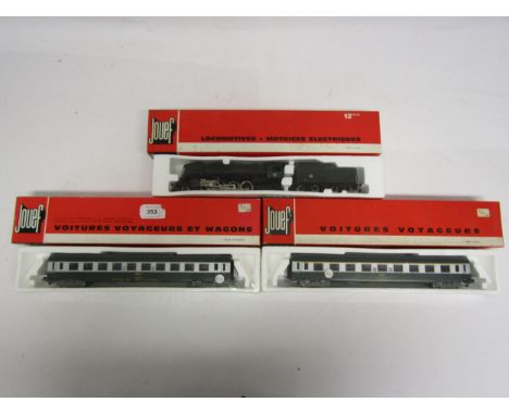 A boxed Jouef H0 gauge 8274 Loco Vapeur 141 R Charbon locomotive and tender together with boxed 4691 and 4692 SNCF coaches (3