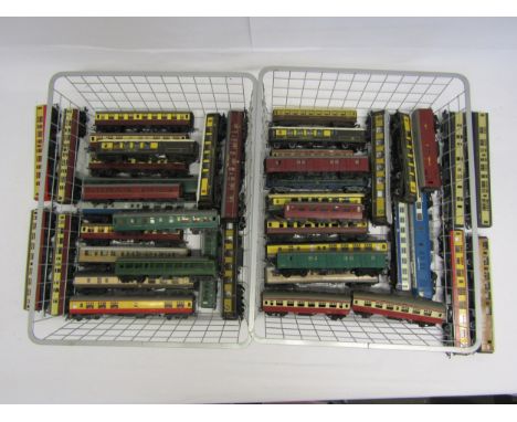 A collection of assorted unboxed 00 gauge passenger coaches including Hornby, Triang, Lima etc (approx 40 items) 