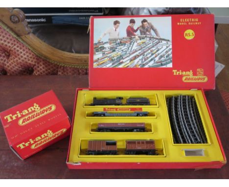 A Tri-ang Railways RS.5 Boxed Train Set and R.76 Engine Shed