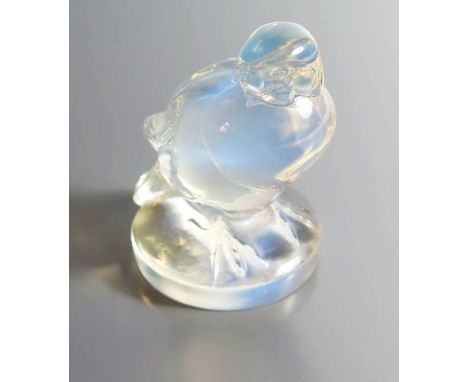 R. Lalique _ An Opalescent Bird Cache, base 38mm diam., engraved to foot 'R. Lalique France'