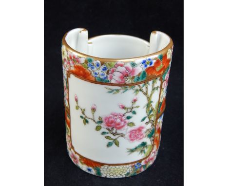 Miniature Chinese brush pot in the form of a scroll tied with a gilded bow, enamel decoration, butterfly and flowers, red ink