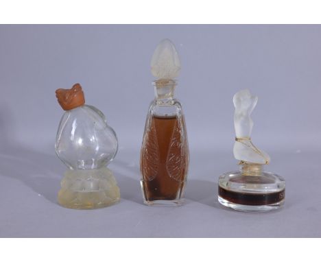 - Chi Chi Art Deco Heart Perfume Bottle by Renoir w/ Bakelite Cap. Circa 1942. - Unidentified bottle - Isadora Perfume by Par