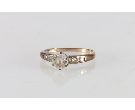 9K gold CZ set dress ring, 1.8g. 