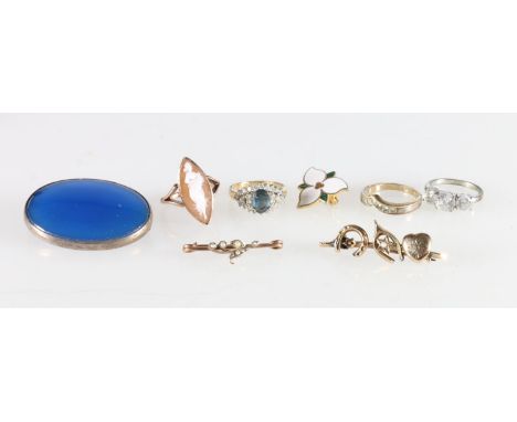 9ct gold cameo ring, 3.5g, 9ct gold horseshoe brooch, 1.8g, 9ct gold seed pearl brooch, 1.4g, collection of costume jewellery