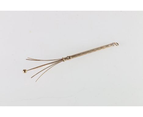 9ct gold engine turned cocktail/swizzle stick, SJ Rose &amp; Son, Birmingham, 1971, 5g. 