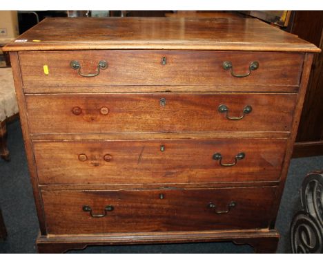 Georgian mahogany four graduated drawer chest, on bracket supports, 87cm wide. 