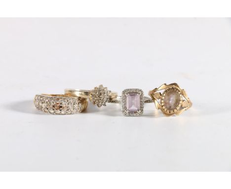 Four 9ct gold dress rings to include a diamond set ring, 10g. 