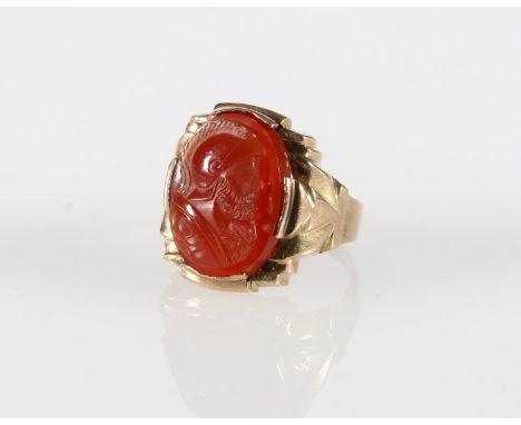 Gents 10k gold ring set with carnelian oval stone with carved portrait of a Roman, ring size T, 7.2g gross. 