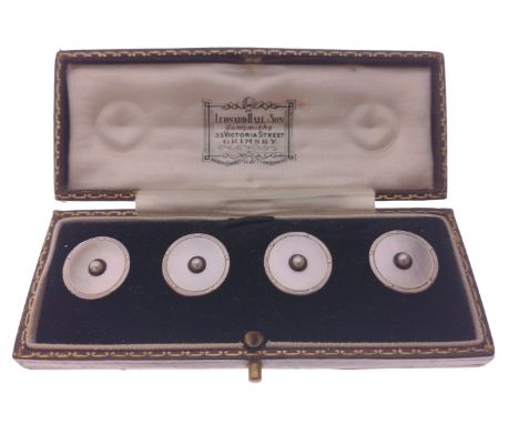 Four boxed 18ct stamped mother of pearl formal wear gents' STUDS set in platinum, gross weight 6.4g, dimension 1.5cm, the ori