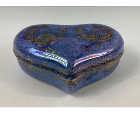 A vintage 1920s Wedgwood bird lustre heart-shaped TRINKET BOX. Mottled blue exterior, with two exotic birds on the cover. Gil