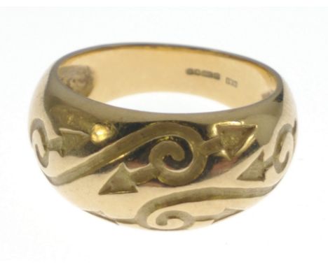 STUNNING! 750 stamped yellow gold RING with scrolled engraving, ring size O, weight 9.10g approx (matches previous lot his an