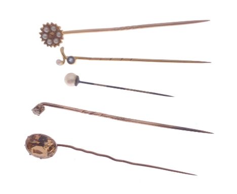 Five cVICTORIAN STICK PINS in possibly original boxes to include a 15ct pearl and emerald stick pin, gross weight 1g, also ye