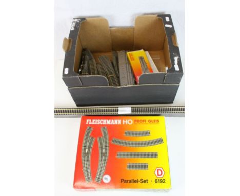 Quantity of Fleischmann HO Profi-Gleis track to include boxed Parallel Set 6192 and various lengths