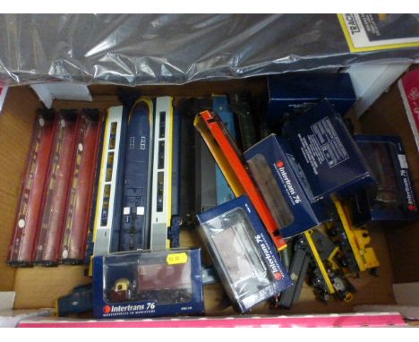 Quantity of OO gauge model railway accessories to include locomotive bodies, rolling stock bodies, 6 x boxed Bachmann Intertr