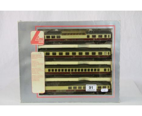 Boxed Lima OO gauge coach set complete with 4 wagons
