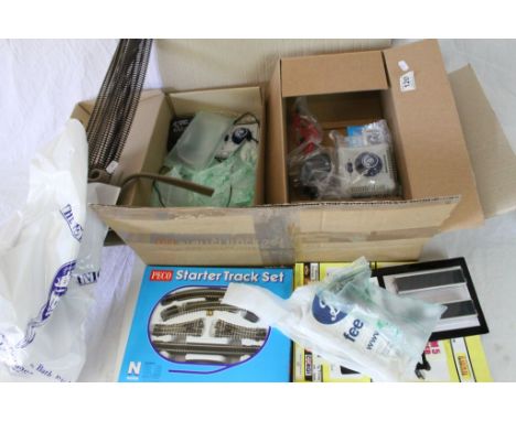 Quantity of N gauge model railway track and accessories to include boxed PECO ST300 Starter Track Set, loose track, Bachmann 